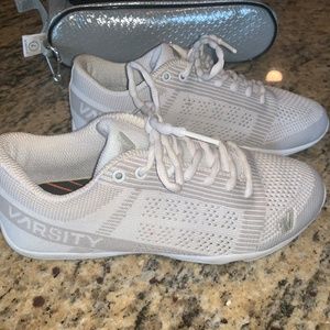 BRAND NEW NEVER WORN Varsity VForce Cheer Shoes 7